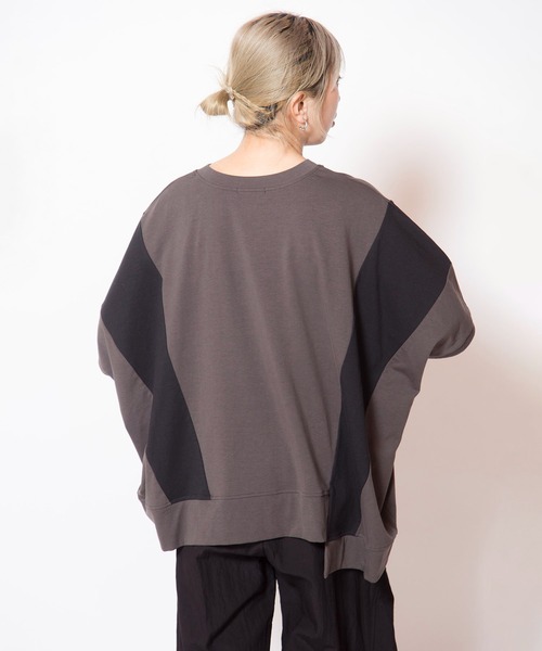 OSMOSIS(オズモーシス)の「アシンメトリーグラフィックTシャツ(Tシャツ/カットソー・レディース・ホワイト/チャコール/ブラック・ONE SIZE)」の19枚目の写真