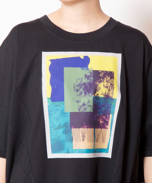 OSMOSIS(オズモーシス)の「アシンメトリーグラフィックTシャツ(Tシャツ/カットソー・レディース・ホワイト/チャコール/ブラック・ONE SIZE)」の11枚目の写真