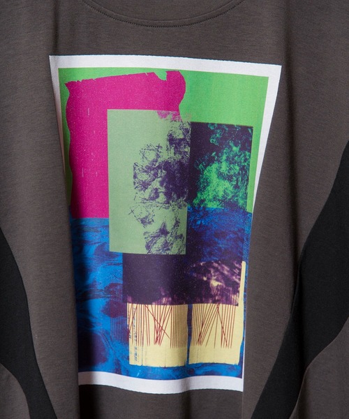 OSMOSIS(オズモーシス)の「アシンメトリーグラフィックTシャツ(Tシャツ/カットソー・レディース・ホワイト/チャコール/ブラック・ONE SIZE)」の7枚目の写真