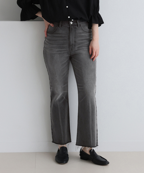 IENA(イエナ)の「BLACK クロップドデニムパンツ(デニムパンツ・レディース・ブラック/ブルー・36/34/38)」の12枚目の写真