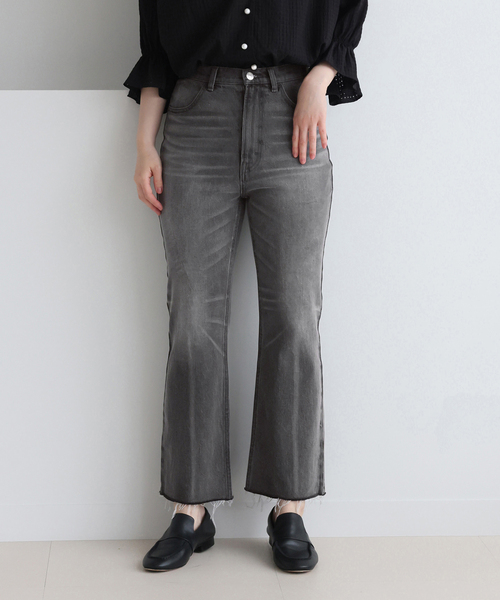 IENA(イエナ)の「BLACK クロップドデニムパンツ(デニムパンツ・レディース・ブラック/ブルー・36/34/38)」の13枚目の写真