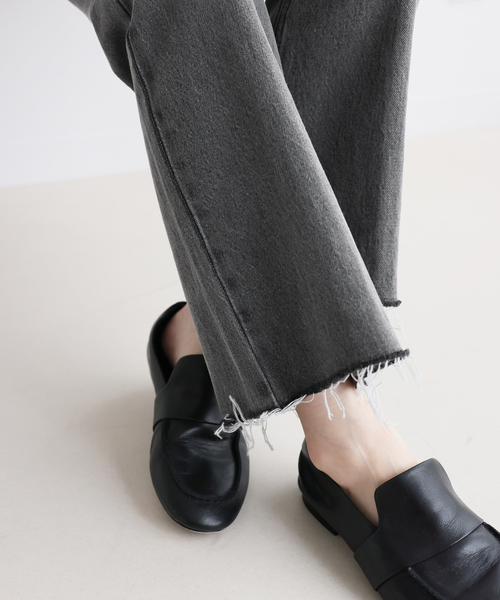 IENA(イエナ)の「BLACK クロップドデニムパンツ(デニムパンツ・レディース・ブラック/ブルー・36/34/38)」の14枚目の写真