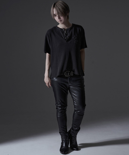 RUDOL(ルドル)の「『RUDOL/ルドル』ヴィンテージクロス刺繍ワッフルダメージヘンリーネックTシャツ(Tシャツ/カットソー・メンズ・レッド/アイボリー/チャコール/ブラック・L/M)」の9枚目の写真