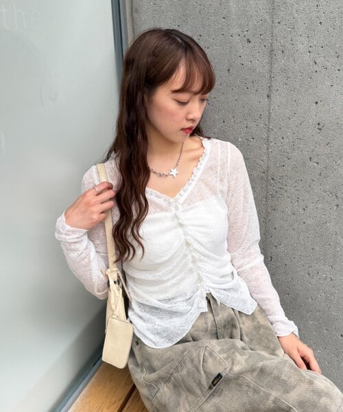 w closet(ダブルクローゼット)の「【5色展開】なみなみシアーカーデ(カーディガン/ボレロ・レディース・ピンク/グリーン/オフホワイト/ブルー/ブラック・FREE)」の2枚目の写真