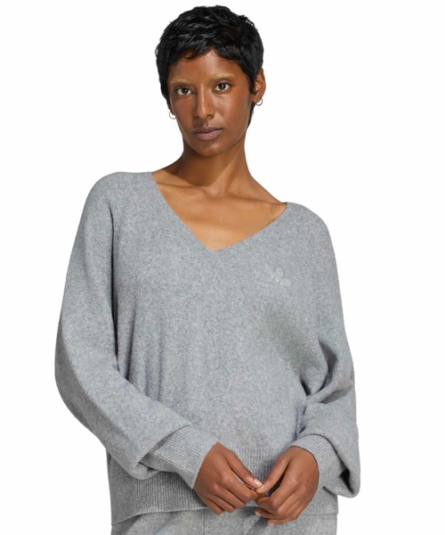 adidas(アディダス)の「adidas ESSENTIALS KNIT SWEATSHIRT / アディダス エッセンシャルズ ニット スウェットシャツ(ニット/セーター・レディース・グレー・S/M/L)」の3枚目の写真