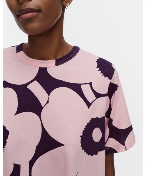 marimekko（マリメッコ）の「Pisteytys Unikko  / shirt（Tシャツ/カットソー・レディース・ベビーピンク・X-SMALL/SMALL/MEDIUM）」の4枚目の写真