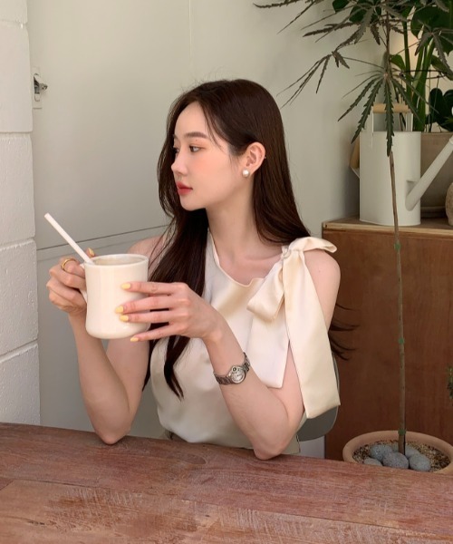 Aelina(エリナ)の「リボンノースリーブブラウス(シャツ/ブラウス・レディース・ネイビー/クリーム・FREE)」の17枚目の写真