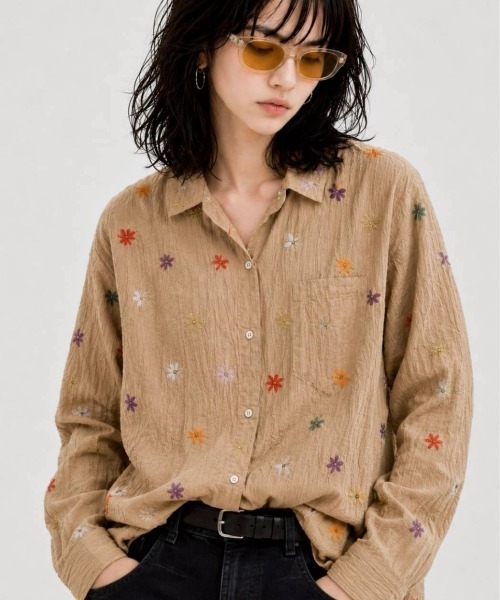 KAMINARI_TOKIO(カミナリトキオ)の「総柄シャツ(シャツ/ブラウス・レディース・ホワイト/ブラック/ダークグリーン/ベージュ/ピンク/グリーン・FREE)」の1枚目の写真