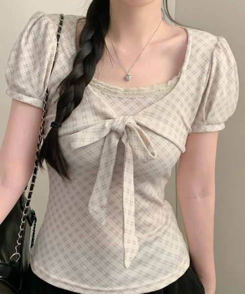 2ly2(トゥーリートゥー)の「チェック柄リボントップス レディース 半袖 パフスリーブ フィット(Tシャツ/カットソー・レディース・ホワイト/アイボリー/グレー・FREE)」の4枚目の写真
