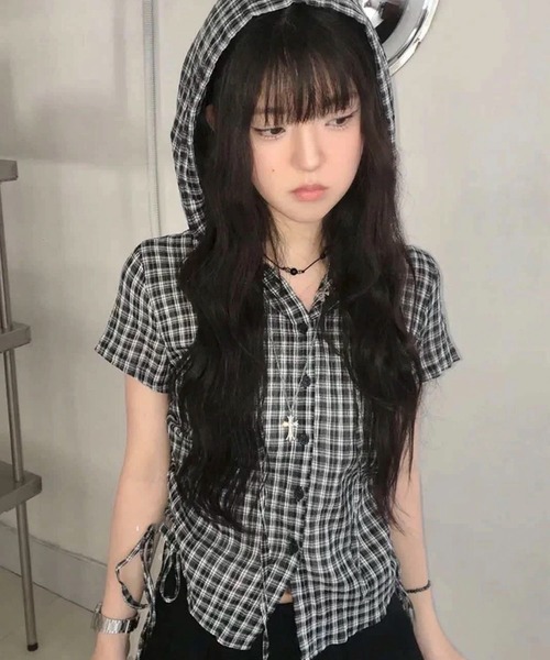 AVYL(アヴィル)の「フード付きチェック柄ショートシャツ/チェック柄 フード付き サイドドロスト ショート半袖シャツ(シャツ/ブラウス・レディース・ピンク/グレー/ブラック・M)」の16枚目の写真