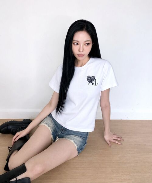 MUCENT（ムセント）の「シエラヒョピハートスモールロゴ半袖Tシャツ（2カラー）（Tシャツ/カットソー・レディース・ホワイト/ブラック・FREE）」の4枚目の写真