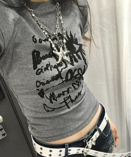 LADY LIKE(レディライク)の「アイデザインアートプリントコンパクト半袖Tシャツ(Tシャツ/カットソー・レディース・ホワイト/グレー/イエロー・M)」の3枚目の写真