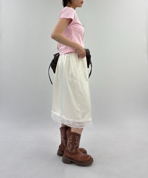 w closet(ダブルクローゼット)の「サテンレーススカート(スカート・レディース・オフホワイト/ブラック系その他/ホワイト系その他・MEDIUM/SMALL)」の11枚目の写真