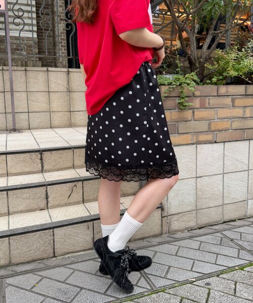 w closet(ダブルクローゼット)の「サテンレーススカート(スカート・レディース・オフホワイト/ブラック系その他/ホワイト系その他・MEDIUM/SMALL)」の21枚目の写真