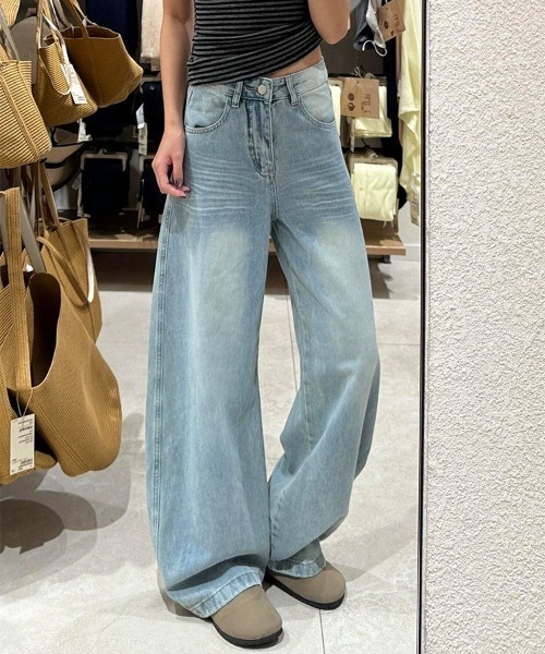 LUCPY(ラクピー)の「ヴィンテージウォッシュワイドデニムパンツ(デニムパンツ・レディース・ブルー・MEDIUM/SMALL/X-LARGE/LARGE)」の1枚目の写真