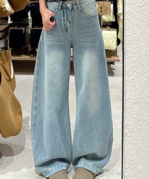 LUCPY(ラクピー)の「ヴィンテージウォッシュワイドデニムパンツ(デニムパンツ・レディース・ブルー・MEDIUM/SMALL/X-LARGE/LARGE)」の4枚目の写真