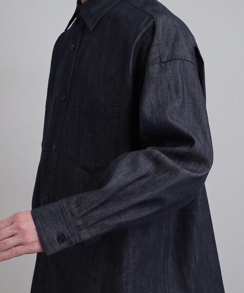 tk.TAKEO KIKUCHI(ティーケータケオキクチ)の「【色褪せしにくいデニム】Comfy Fadeless Denim Seriesデニムシャツ(シャツ/ブラウス・メンズ・ブラック/ネイビー・02/03)」の20枚目の写真