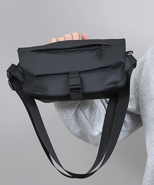 Mignonjour(ミニョンジュール)の「FReePLACe/ユニセックス クロスボディ ショルダーバッグ X12891(ショルダーバッグ・レディース・ブラック・FREE)」の2枚目の写真