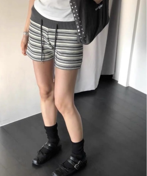Vipoa(ヴィポア)の「ボーダーデザインショートパンツ(その他パンツ・レディース・ブラック/グレー・FREE)」の10枚目の写真