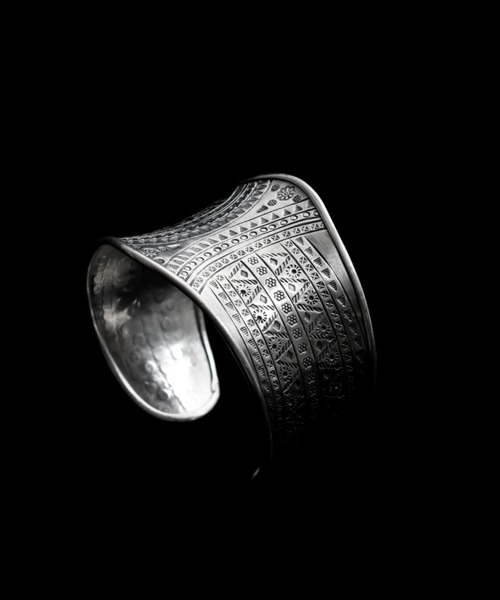 YArKA（ヤーカ）の「【YArKA×KAREN】collaboration bangle YK2410NGB5309（バングル/リストバンド・レディース・シルバー・FREE）」の5枚目の写真