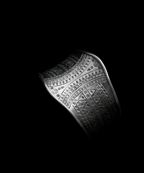 YArKA（ヤーカ）の「【YArKA×KAREN】collaboration bangle YK2410NGB5309（バングル/リストバンド・レディース・シルバー・FREE）」の6枚目の写真