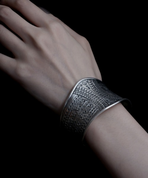 YArKA（ヤーカ）の「【YArKA×KAREN】collaboration bangle YK2410NGB5309（バングル/リストバンド・レディース・シルバー・FREE）」の7枚目の写真