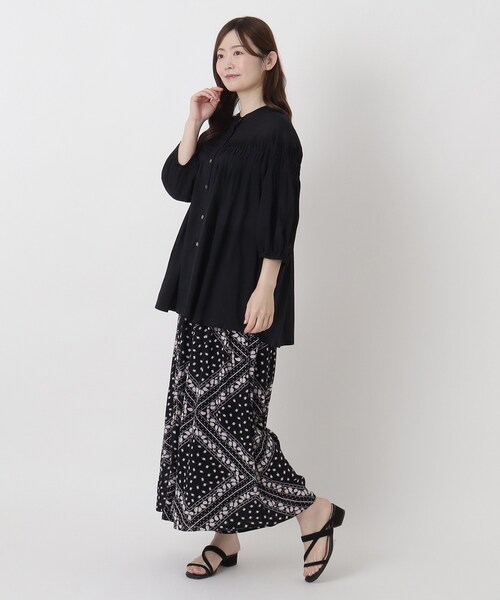 one'sterrace(ワンズテラス)の「【ワンズテラスオリジナル】リゾート レーヨンクレープ柄パンツ(その他パンツ・レディース・グリーン系その他6/ブラック系8/その他・02)」の7枚目の写真