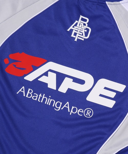 A BATHING APE(アベイシングエイプ)の「BAPE SOCCER LOGO WARM UP RELAXED FIT LS TEE(Tシャツ/カットソー・メンズ・ブルー/ブラック・SMALL/MEDIUM/LARGE/XX-LARGE/X-LARGE)」の8枚目の写真