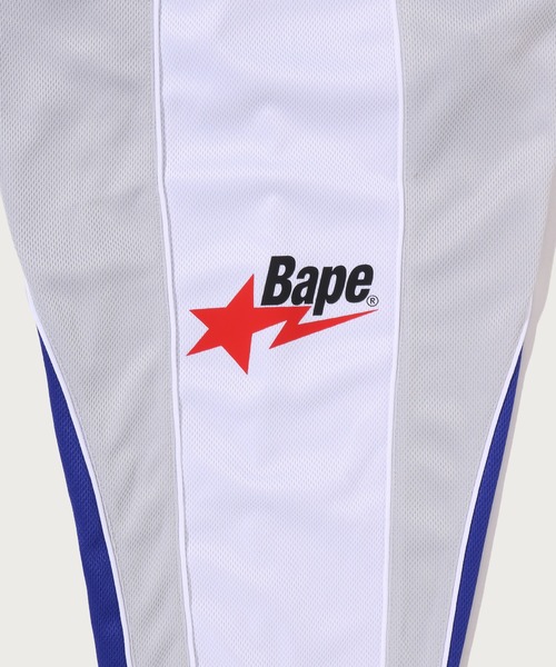 A BATHING APE(アベイシングエイプ)の「BAPE SOCCER LOGO WARM UP RELAXED FIT LS TEE(Tシャツ/カットソー・メンズ・ブルー/ブラック・SMALL/MEDIUM/LARGE/XX-LARGE/X-LARGE)」の10枚目の写真