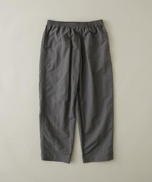 URBAN RESEARCH Sonny Label(アーバンリサーチサニーレーベル)の「撥水ナイロンオーバーパンツ(その他パンツ・メンズ・チャコールグレー/ブラック/ベージュ系その他・MEDIUM/LARGE)」の2枚目の写真