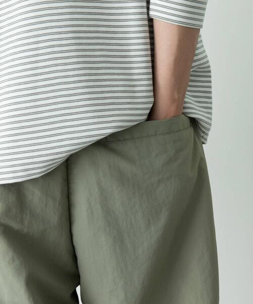 URBAN RESEARCH Sonny Label(アーバンリサーチサニーレーベル)の「撥水ナイロンオーバーパンツ(その他パンツ・メンズ・チャコールグレー/ブラック/ベージュ系その他・MEDIUM/LARGE)」の4枚目の写真