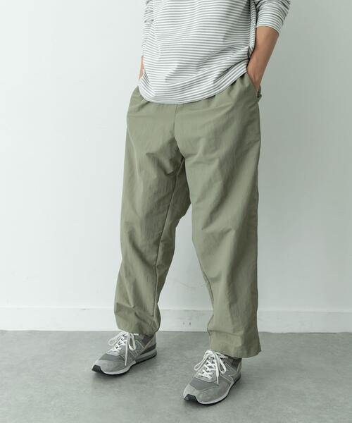 URBAN RESEARCH Sonny Label(アーバンリサーチサニーレーベル)の「撥水ナイロンオーバーパンツ(その他パンツ・メンズ・チャコールグレー/ブラック/ベージュ系その他・MEDIUM/LARGE)」の6枚目の写真