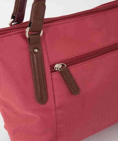 MK MICHEL KLEIN（エムケーミッシェルクラン）の「[2WAY/撥水/A4収納可]牛革ジョイントデザイントートバッグ（トートバッグ・レディース・ブラック/レッド/カーキ・00）」の8枚目の写真