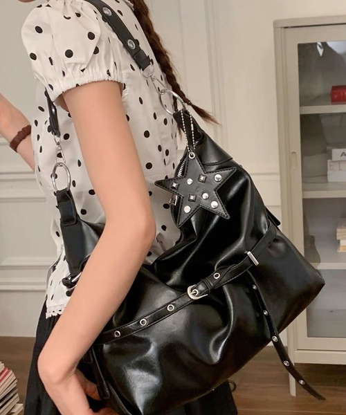 LA VORAGINE(ラ ヴォラジネ)の「2way星チャーム付きバイカートートバッグ大容量(トートバッグ・レディース・Black/アイボリー/PINK・FREE)」の1枚目の写真