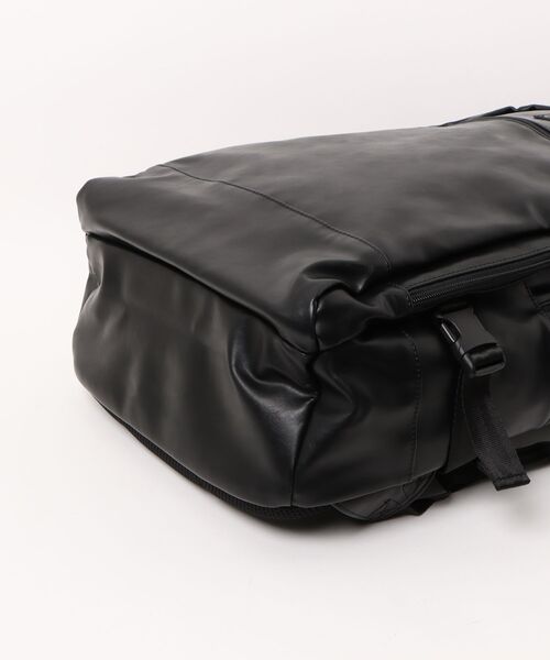 NEW ERA（ニューエラ）の「【NEW ERA/ニューエラ】スマートパック28L 02 シンセティックレザー ブラック（バックパック/リュック・メンズ・ブラック・FREE）」の3枚目の写真