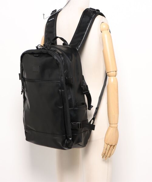 NEW ERA（ニューエラ）の「【NEW ERA/ニューエラ】スマートパック28L 02 シンセティックレザー ブラック（バックパック/リュック・メンズ・ブラック・FREE）」の5枚目の写真