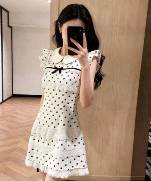 gossip!ロサンゼルス(ゴシップロサンゼルス)の「水玉柄 ピーターパンカラー フリルスリーブ レースヘム ミニワンピース(ワンピース・レディース・ホワイト・M/S)」の5枚目の写真