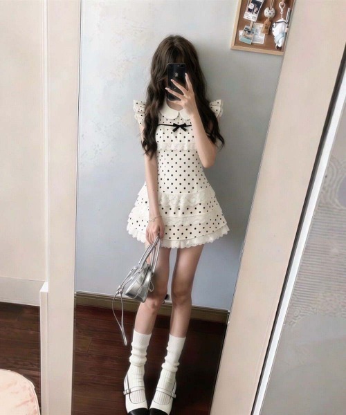 gossip!ロサンゼルス(ゴシップロサンゼルス)の「水玉柄 ピーターパンカラー フリルスリーブ レースヘム ミニワンピース(ワンピース・レディース・ホワイト・M/S)」の16枚目の写真
