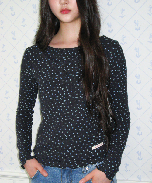 AMESWORLDWIDE（アメスワールドワイド）の「CLASSIC FLOWER HENLEY NECK LS TEE NAVY（Tシャツ/カットソー・レディース・その他・SMALL/MEDIUM）」の9枚目の写真