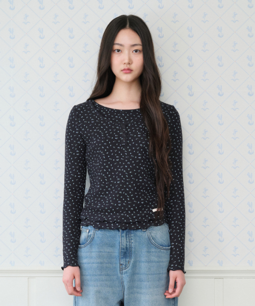 AMESWORLDWIDE（アメスワールドワイド）の「CLASSIC FLOWER HENLEY NECK LS TEE NAVY（Tシャツ/カットソー・レディース・その他・SMALL/MEDIUM）」の8枚目の写真