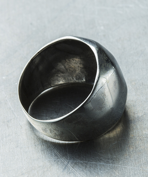YArKA（ヤーカ）の「【YArKA / ヤーカ】angular ring silver925 / アンギュラー リング シルバー925（リング・レディース・シルバー/ゴールド・#13/#11/#9/#15/#7）」の6枚目の写真