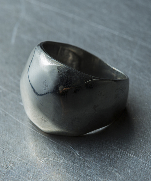 YArKA（ヤーカ）の「【YArKA / ヤーカ】angular ring silver925 / アンギュラー リング シルバー925（リング・レディース・シルバー/ゴールド・#13/#11/#9/#15/#7）」の8枚目の写真