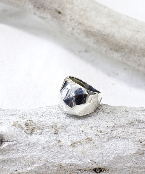 YArKA（ヤーカ）の「【YArKA / ヤーカ】angular ring silver925 / アンギュラー リング シルバー925（リング・レディース・シルバー/ゴールド・#13/#11/#9/#15/#7）」の12枚目の写真
