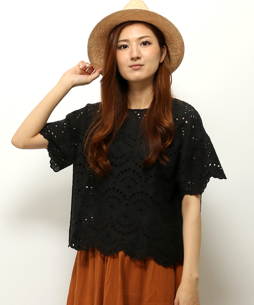 LBC（エルビーシー）の「コットンシフリードロップブラウス        （シャツ/ブラウス・レディース・ブラック/オフホワイト・LARGE/MEDIUM）」の2枚目の写真