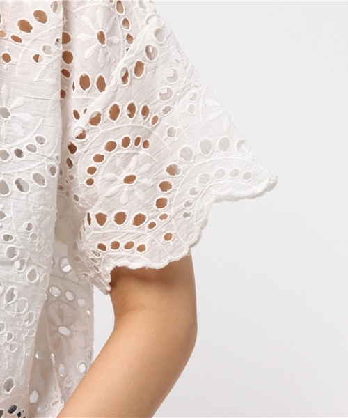 LBC（エルビーシー）の「コットンシフリードロップブラウス        （シャツ/ブラウス・レディース・ブラック/オフホワイト・LARGE/MEDIUM）」の6枚目の写真