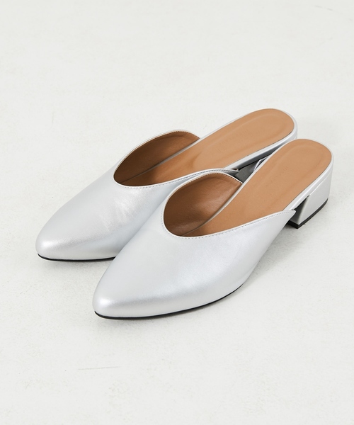 natural couture（ナチュラルクチュール）の「Vカットミュールパンプス（パンプス・レディース・ブラック/シルバーグレー/イエロー・M/L）」の3枚目の写真