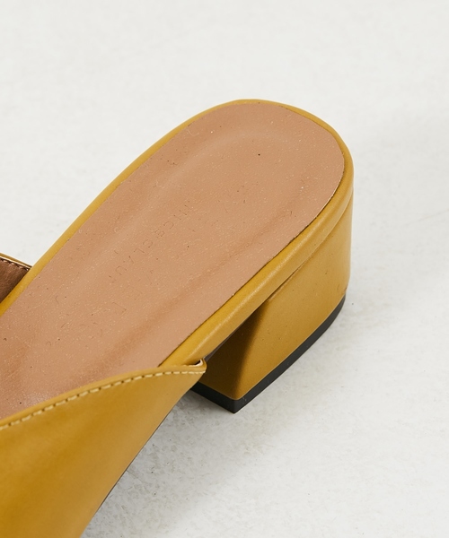 natural couture（ナチュラルクチュール）の「Vカットミュールパンプス（パンプス・レディース・ブラック/シルバーグレー/イエロー・M/L）」の8枚目の写真