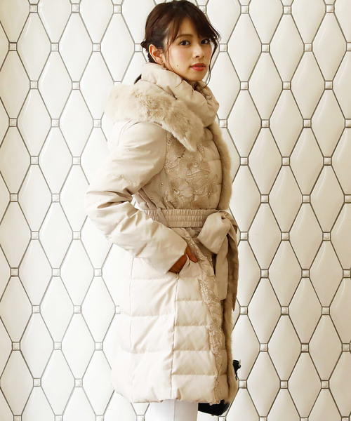 ElegChic(エレグシック)の「ファードレスダウンキルティング ロング コート(ダウンジャケット/コート・レディース・ベージュ/ネイビー/グレー・M/L)」の4枚目の写真