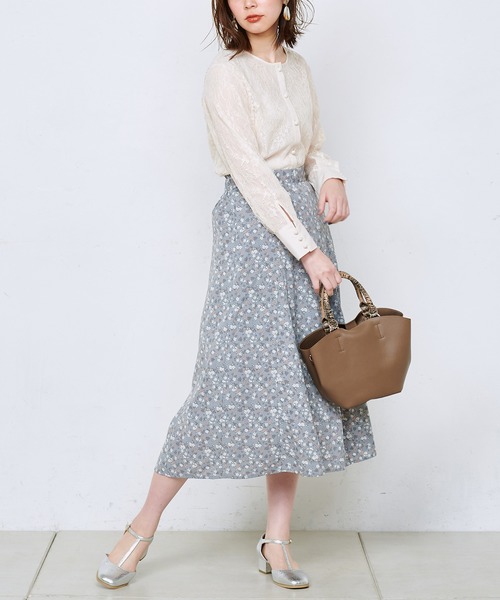 natural couture(ナチュラルクチュール)の「レトロ小花三角マチスカート(スカート・レディース・ブラック/サックスブルー/アイボリー・FREE)」の1枚目の写真