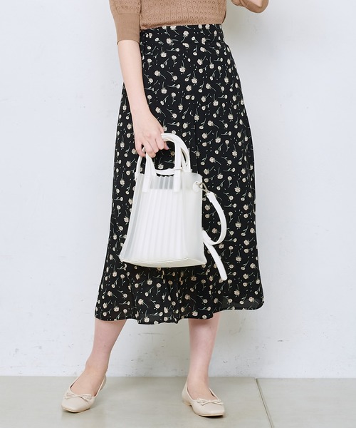 natural couture(ナチュラルクチュール)の「レトロ小花三角マチスカート(スカート・レディース・ブラック/サックスブルー/アイボリー・FREE)」の3枚目の写真